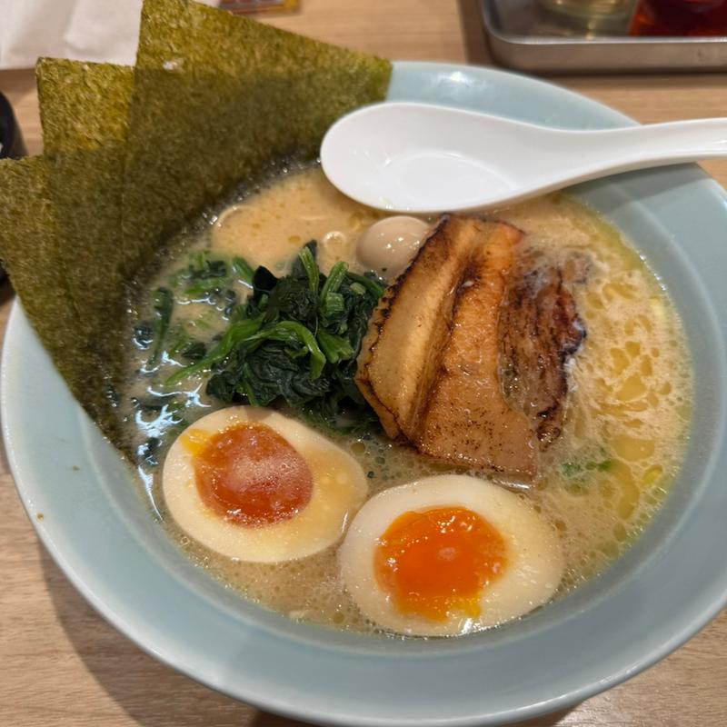 家系九州醤油ラーメン(真正博多家系ラーメン松本家)