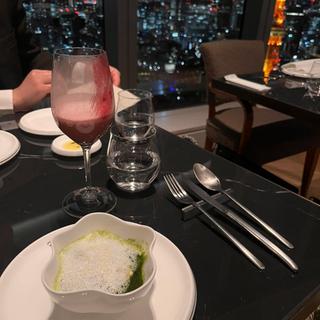 北海道函館産白子のポシェ スープドバジル、ローズマリーのエキューム(ダイニング)