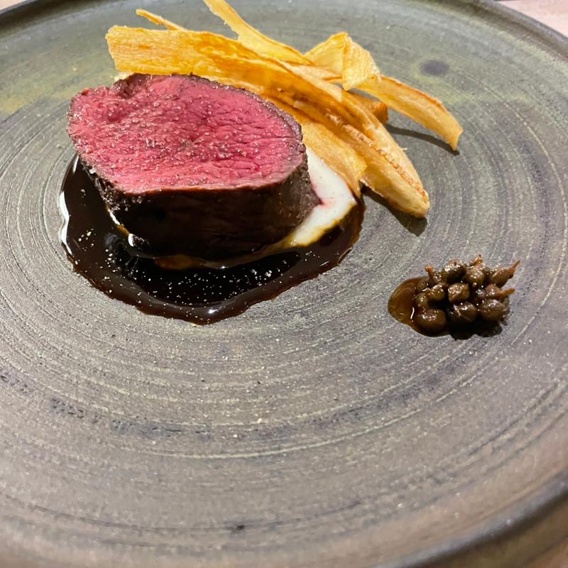 蝦夷鹿のロティ　鹿骨のジュ(PRÈS)