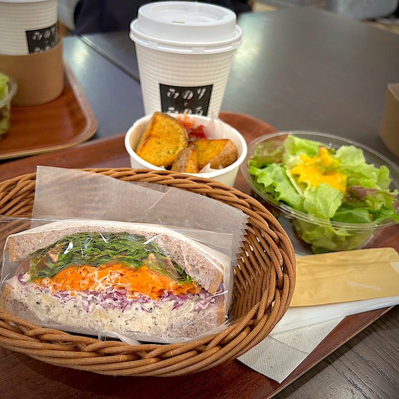 蒸し鶏のブラックペッパーマヨサンド サラダ・ポテトセット(みのりカフェ 仙台店 )