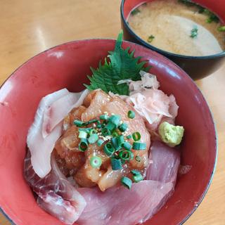 漁師のまかない丼