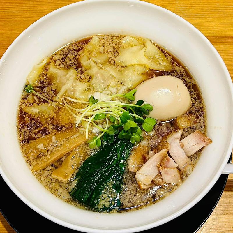 漢方三元豚の背脂ワンタン麺(中華そばOKAMURA)