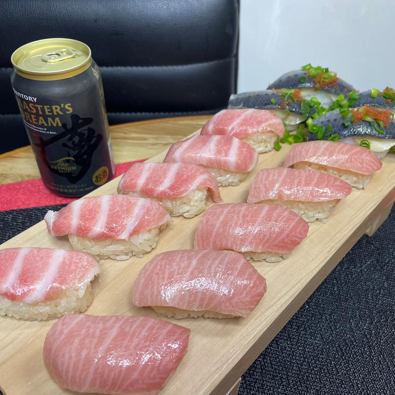 本まぐろ大トロ握りと北釧いわし寿司(MEGAドン・キホーテ 三郷店)