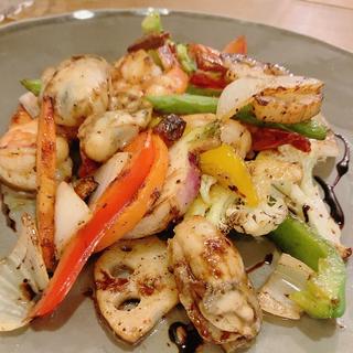 魚介と季節野菜のアンチョビオイル焼き(BISTRO PUG （ビストロ パグ）)