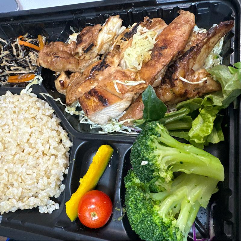皮なし鶏モモ肉の生姜焼き（弁当）(筋肉食堂 渋谷MIYASHITA PARK店)