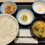 半熟玉子かけごはん ライス特盛／ミニ牛皿、ポテサラ(松屋 青砥店)