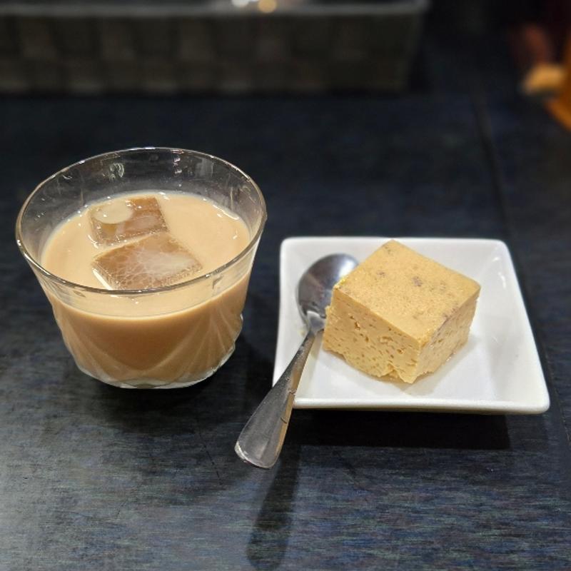 紅茶 デザート(ラサ ボジュン （Rasa Bojun）)