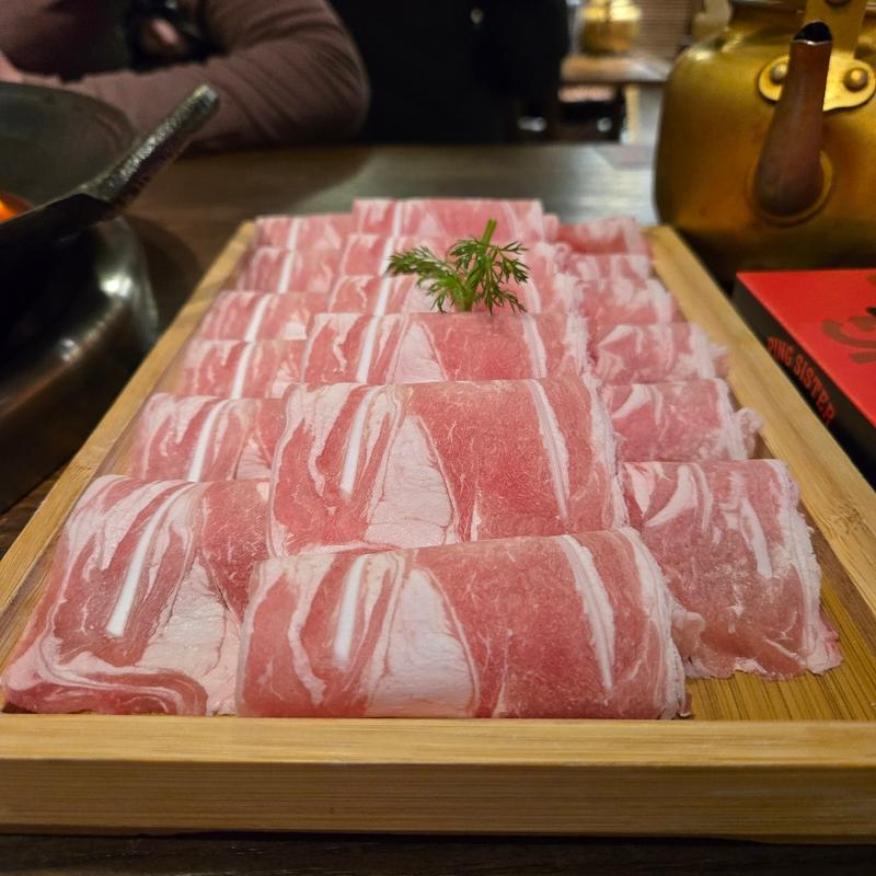 羊肉【ラム】(北京老火鍋)