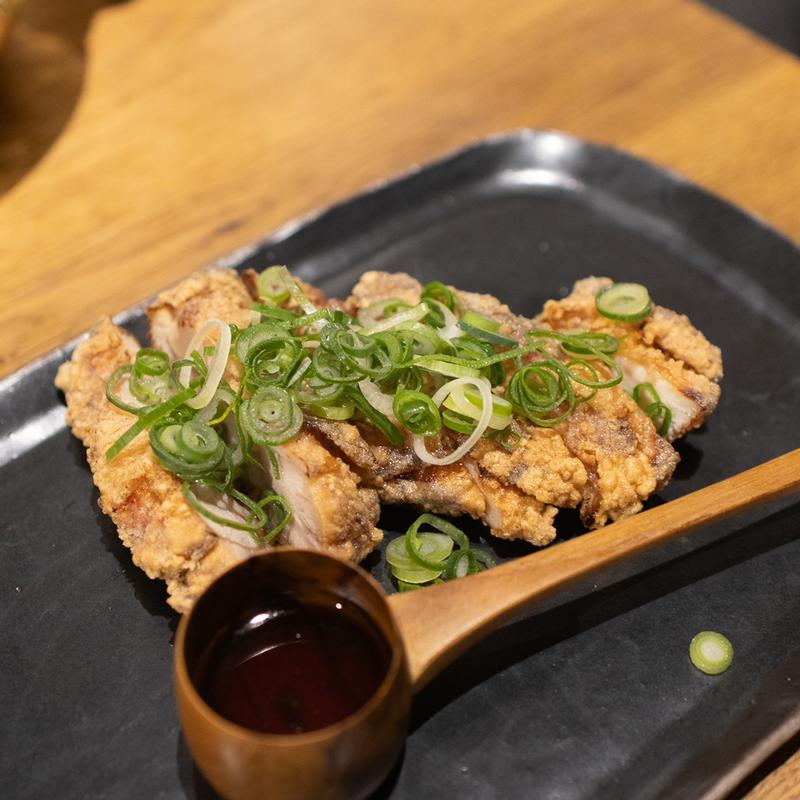 とりモモのネギソースかけ(キンパ食堂 Tsunagi)