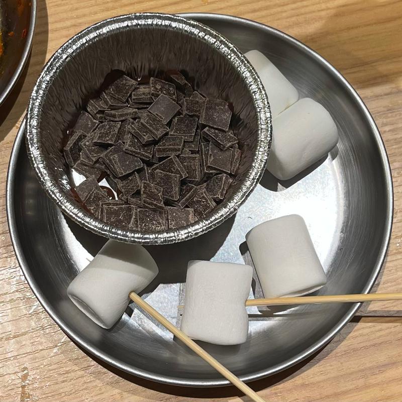 炙ってマシュマロ　チョコフォンデュ風(焼肉ホルモンまるよし精肉店 新福島店)