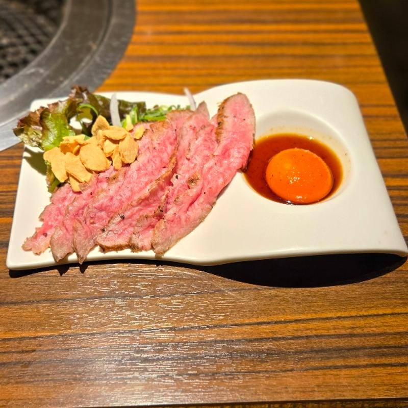 レアステーキユッケ(万両 東天満店)