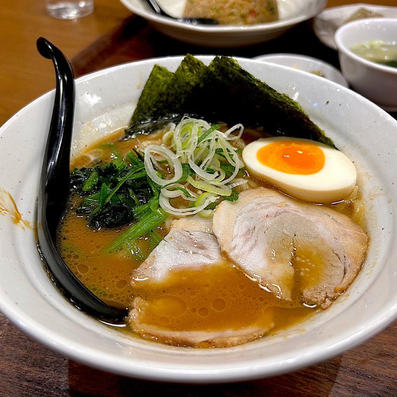 鶏豚骨らーめん(らーめん直久 新宿西口店)