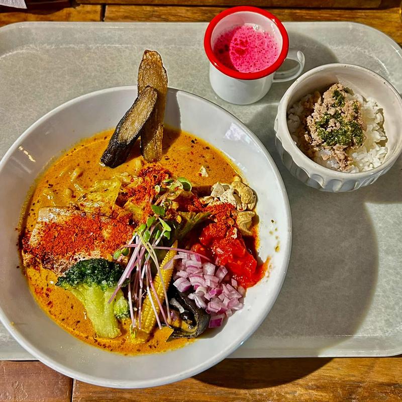 スパイスラーメンセット 麺大盛 辛さ2倍 キーマご飯 ラッシー(スパイスラーメン 点と線.)