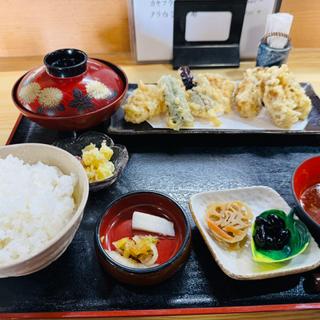 カキ天ぷら定食(漁八 （ウオハチ）)