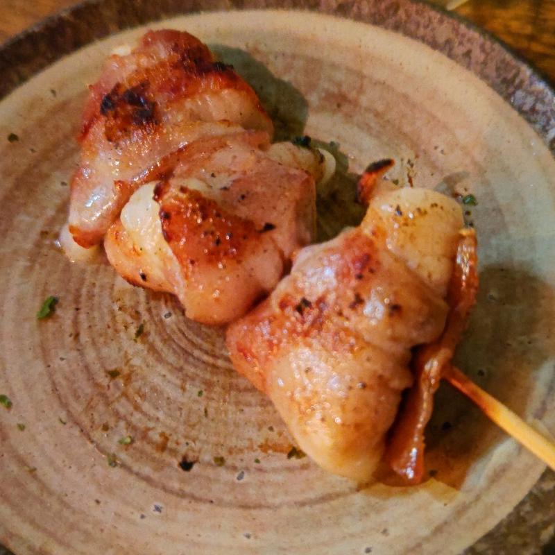 肉巻きカマンベールチーズ(串焼きこはる たべもの横丁店)