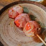 肉巻きトマト(串焼きこはる たべもの横丁店)