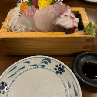 箱盛鮮魚刺身(河岸番外地 田町店 )