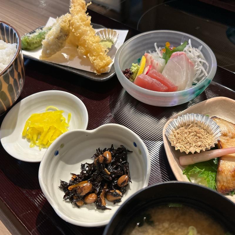 ユラリユラの魚三品御膳（焼き魚・造り・天婦羅）(淡路島旬彩 ユラリユラ)