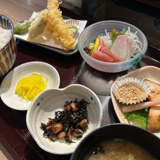 ユラリユラの魚三品御膳（焼き魚・造り・天婦羅）
