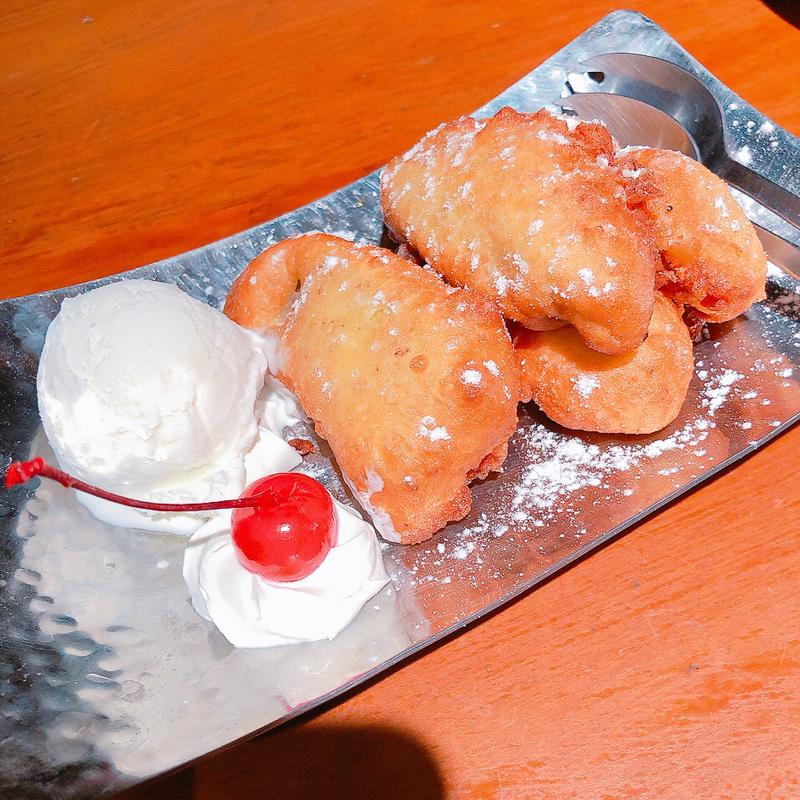 揚げバナナとココナッツアイスクリーム(タイ料理とタイスキの店 クンテープ 道頓堀本店)