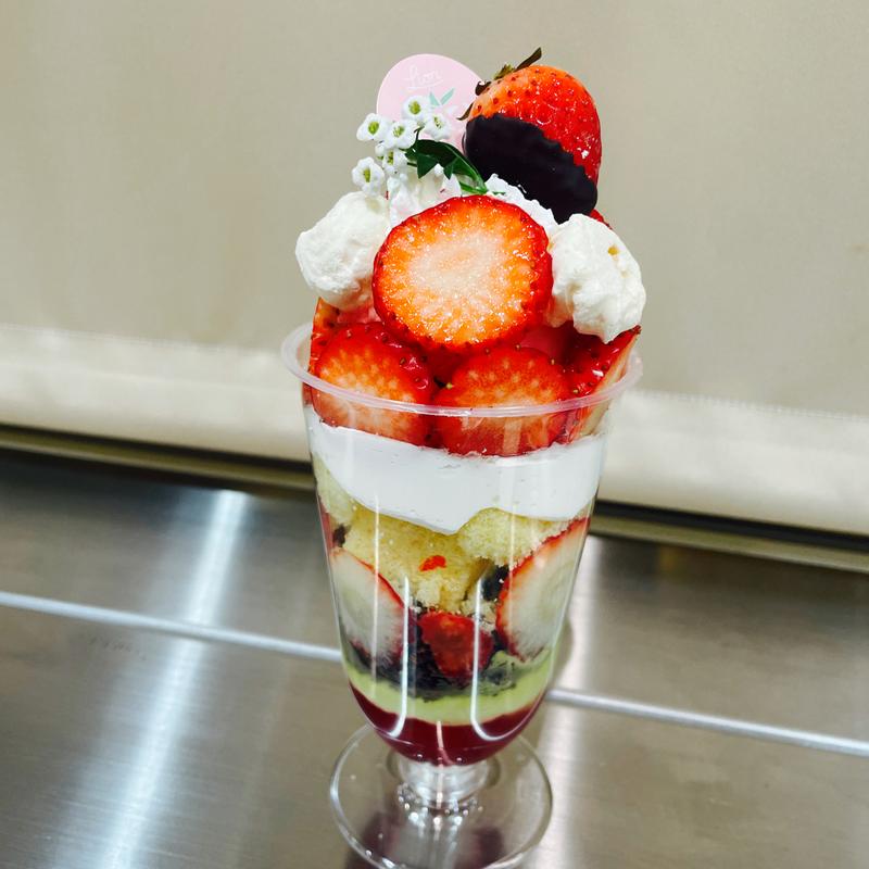 赤いちごとピスタチオのパフェ(阪神百貨店梅田本店 催事場)