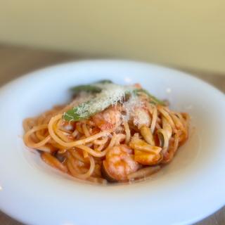 本日のパスタ　B. えびとほたてときのこのトマトクリームソース(Haleiwa cafe (ハレイワカフェ） 京都桂店)