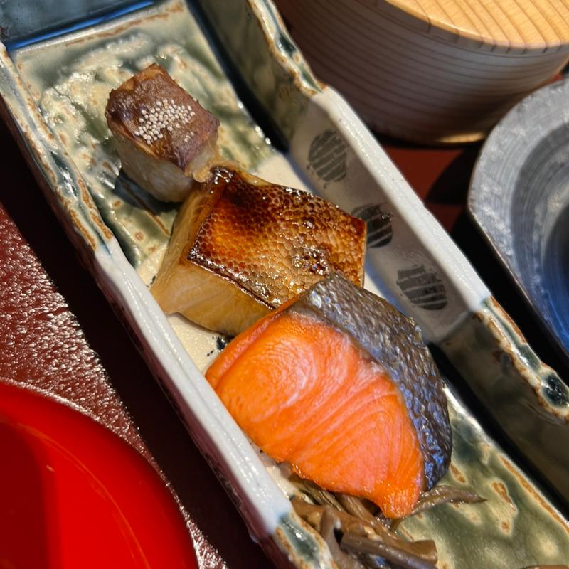 鰤照り焼き 塩鮭  湯葉田楽 ぜんまい(稲住温泉 )