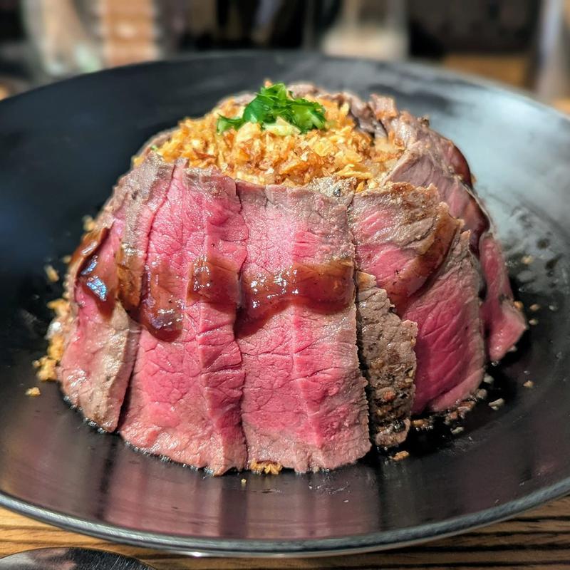 国産牛ステーキ丼(佰食屋)