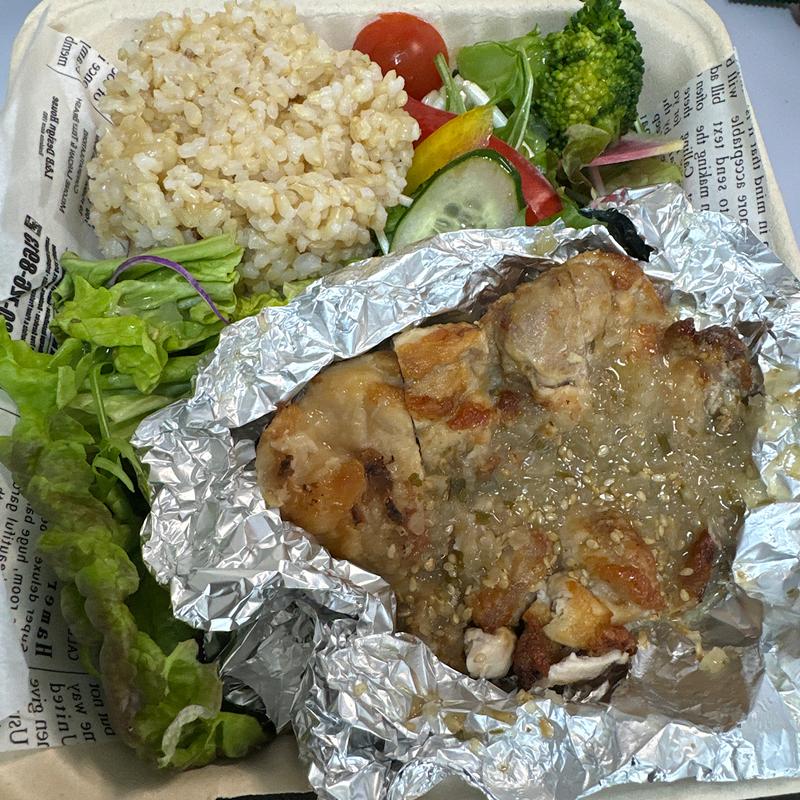 熟成皮なし鶏モモ肉ステーキ200gやみつきネギ塩タレ(ヘルシー&グリル マドズ 六本木本店)