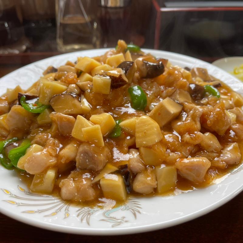 鳥の唐辛子丼　大盛り(まんぷく亭)