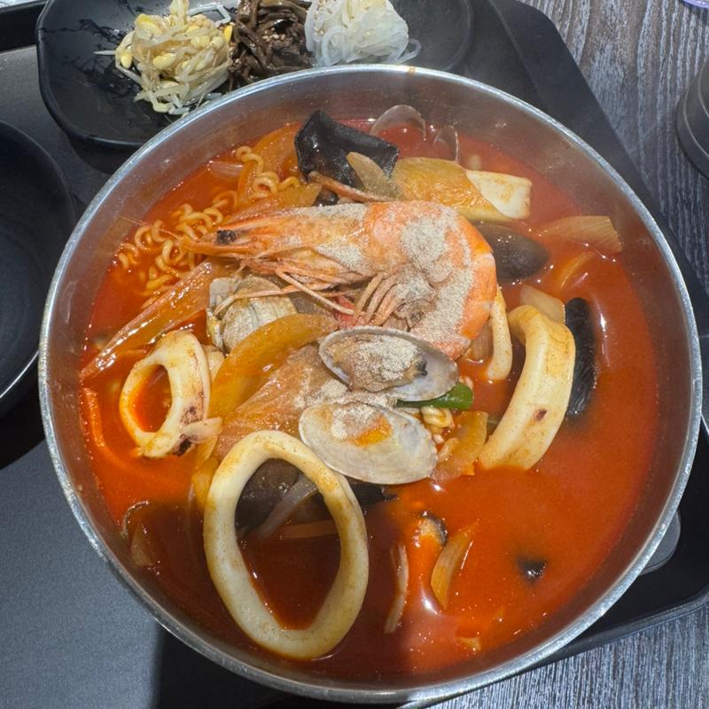 海鮮ちゃんぽんラーメン(ヨプの王豚塩焼（熟成肉専門店）GEMS新橋店)