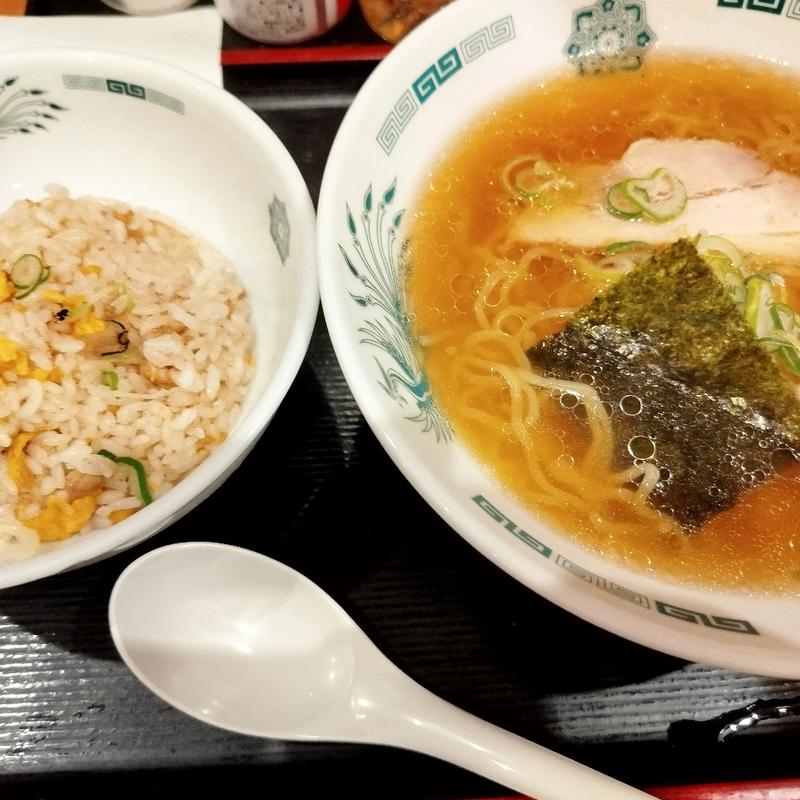 ラーメン半チャーハン(日高屋 東銀座店)