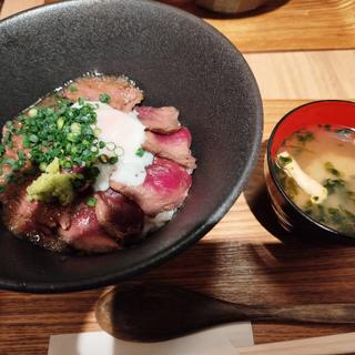 ハラミと和牛のダブル盛り(鉄板バル 官兵衛 浜松町店)