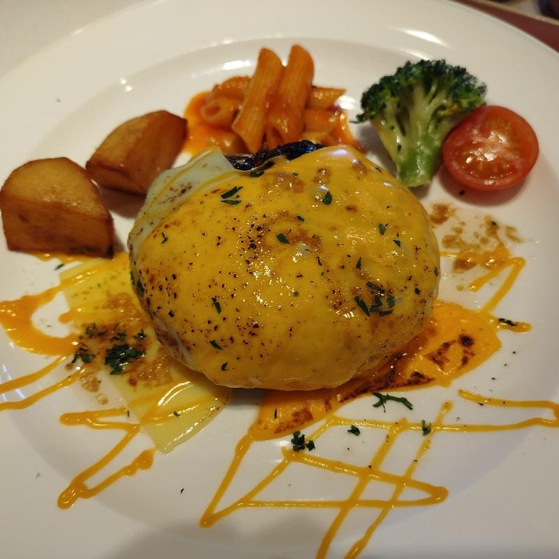 3種の焦がしチーズハンバーグ(榎本ハンバーグ研究所 西ヶ原店)