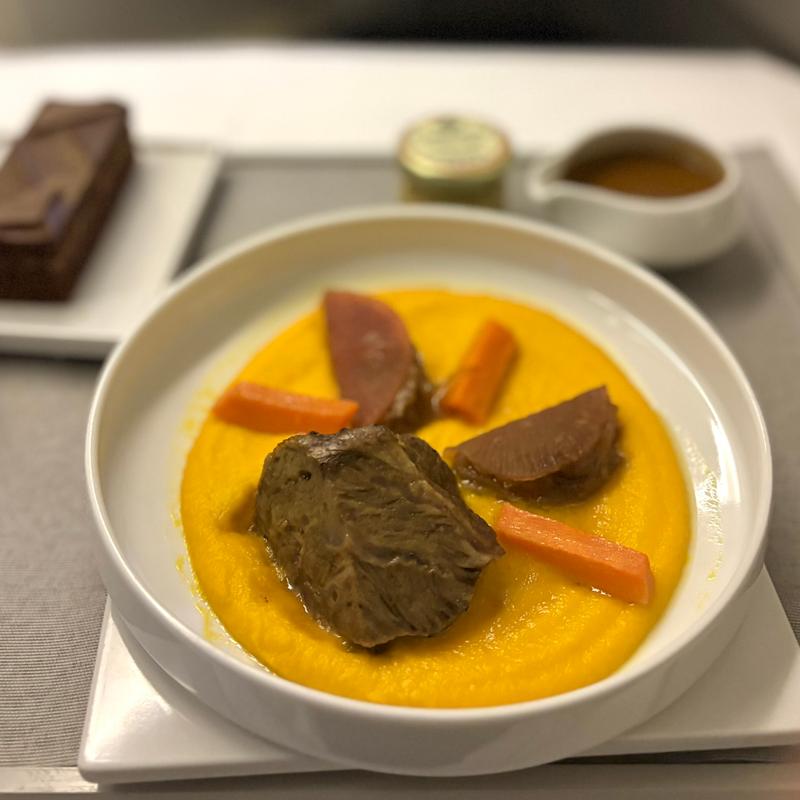 牛ほほ肉の蒸し煮(JALサクララウンジ 羽田空港国際線 （ジャルサクララウンジ）)