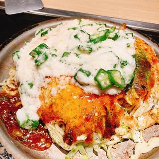 山芋オクラお好み焼き(広島鉄板焼き 万八 ベイシティ宇品)