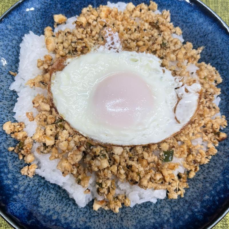 ガパオライス(大衆食堂 宅配弁当 歌声喫茶 ひばりとあきら)