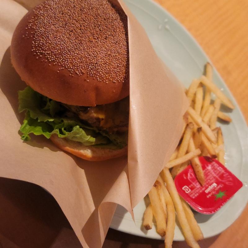 名物！渋リゴバーガーフレンチフライつき(THE RIGOLETTO)