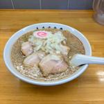 醤油ラーメン（背脂） チャーシュートッピング(喜多方食堂 磯崎)