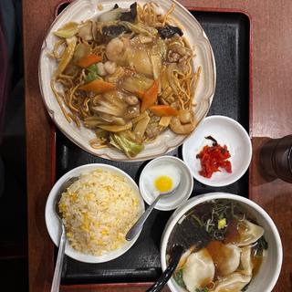 五目あんかけ焼きそば➕水餃子定食