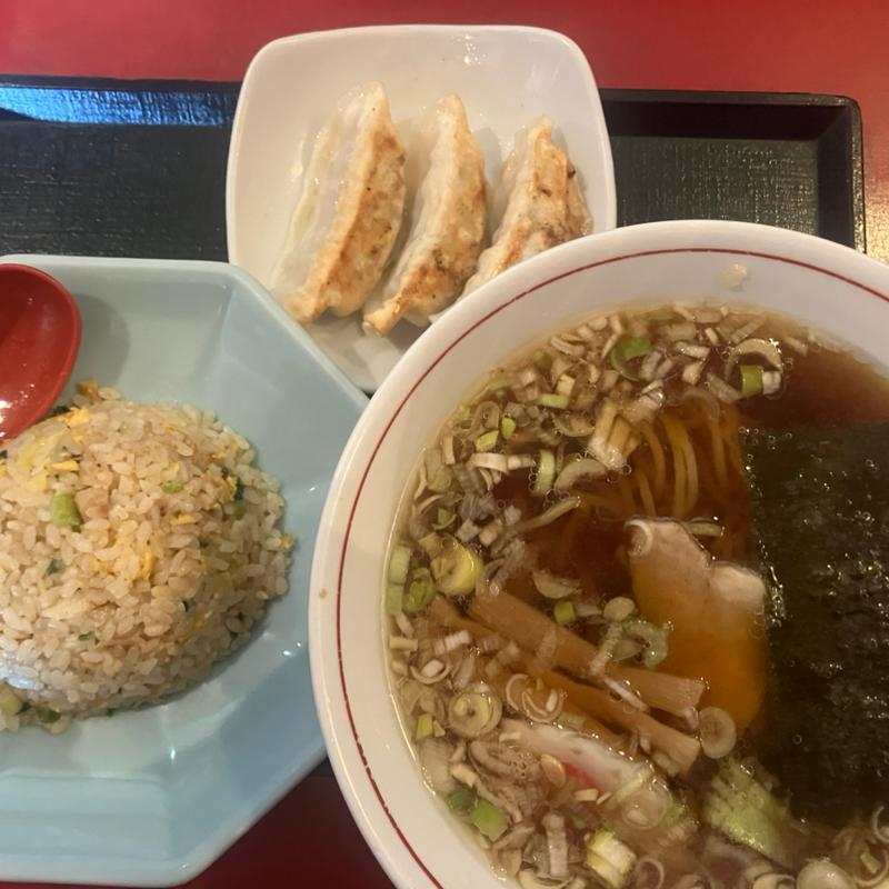 ラーメン炒飯サンコ餃子セット(中華食堂　天海 )