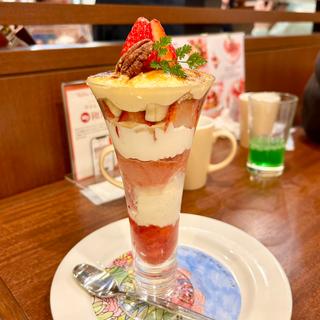 苺のブリュレパフェ(ロイヤルホスト津田沼駅前店)