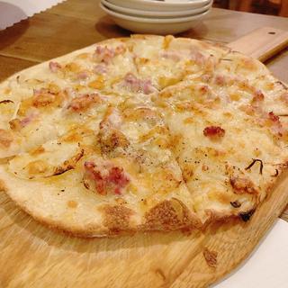 アルザス風ピザ(BISTRO PUG （ビストロ パグ）)