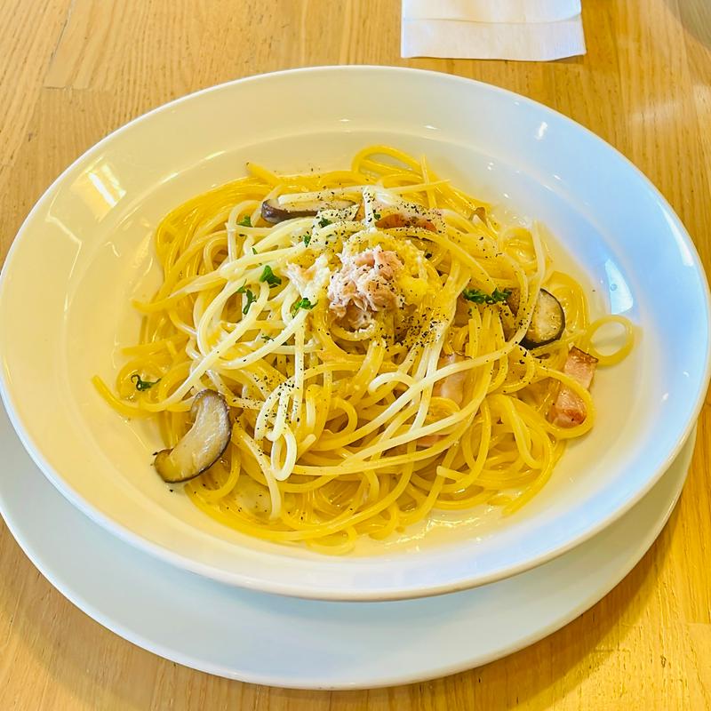 週替わりのランチ　ベーコンとキノコのクリームスパゲッティ(cafe CERVIN)