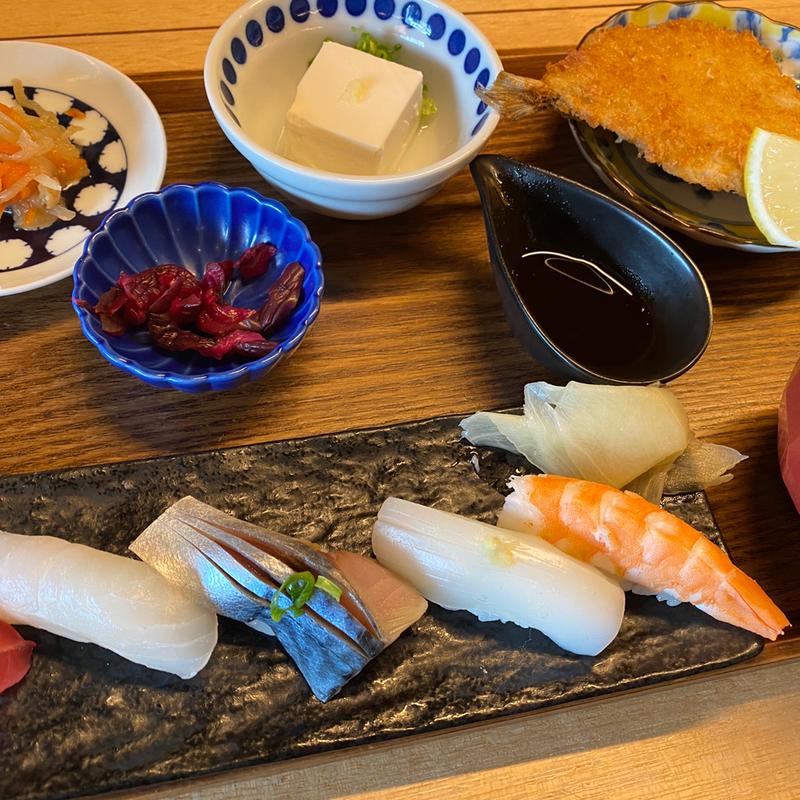 握り寿司5貫とアジフライ(ＳＵＳＨＩ ＳＯＵＬ 渋谷店)