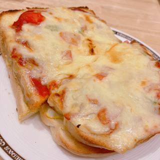 たっぷりたまごのピザトースト(コメダ珈琲店 グランエミオ所沢店)