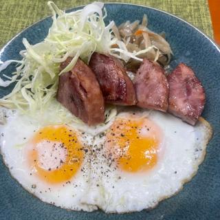 ハムエッグ定食(大衆食堂 宅配弁当 歌声喫茶 ひばりとあきら)