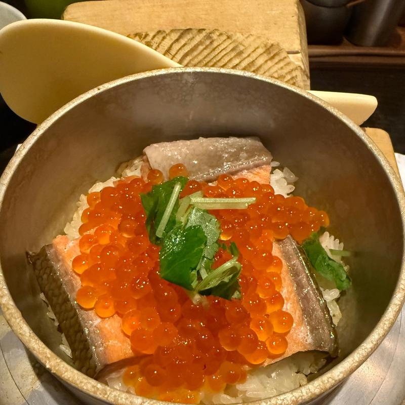 鮭といくらの親子釜めし(相州鳥ぎん 駅前店 （そうしゅうとりぎん）)
