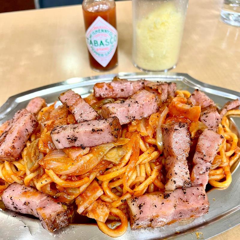 ナポリタン厚切りベーコン乗せ(カフェテラス ポンヌフ)