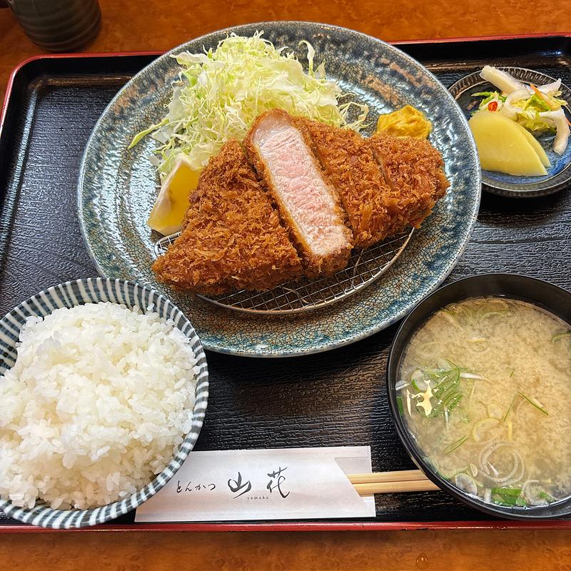 厚切りロースカツ定食　ライス大盛(とんかつ 山花)